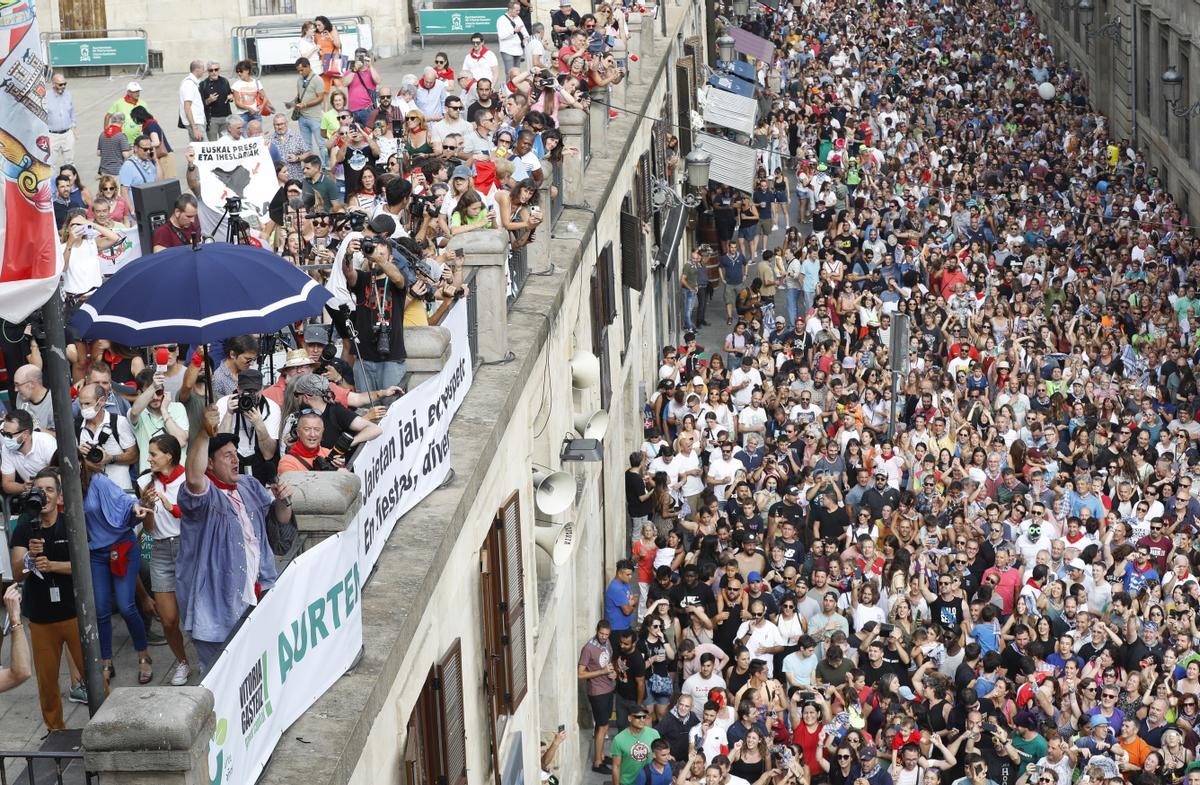 La bajada de Celedón da inicio a las fiestas de Vitoria