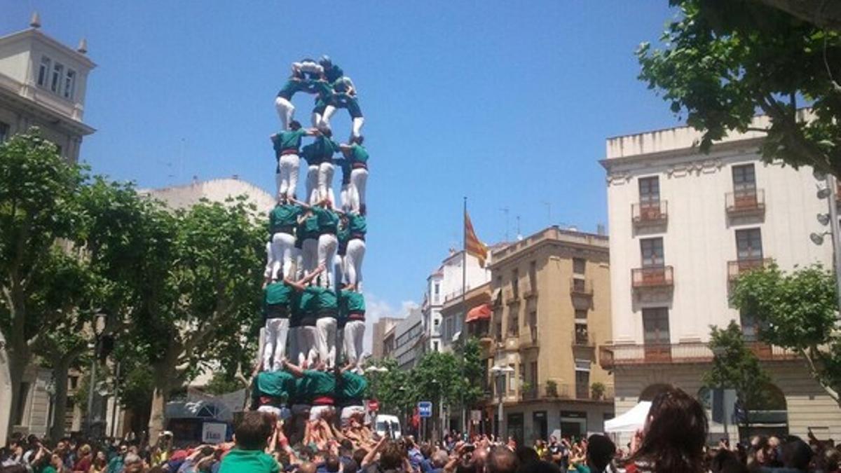 Los Castellers de Sabadell levantan un '7 de 8' durante la Diada de Mataró