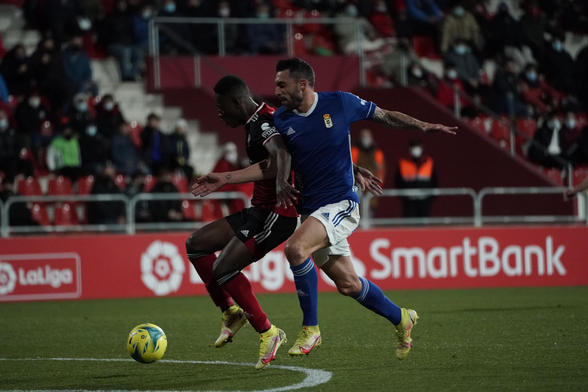 El partido entre el Mirandés y el Real Oviedo, en imágenes