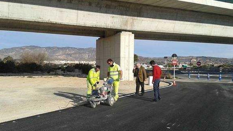 Crevillent aumenta la seguridad en  el vial de servicio de la autovía A-7