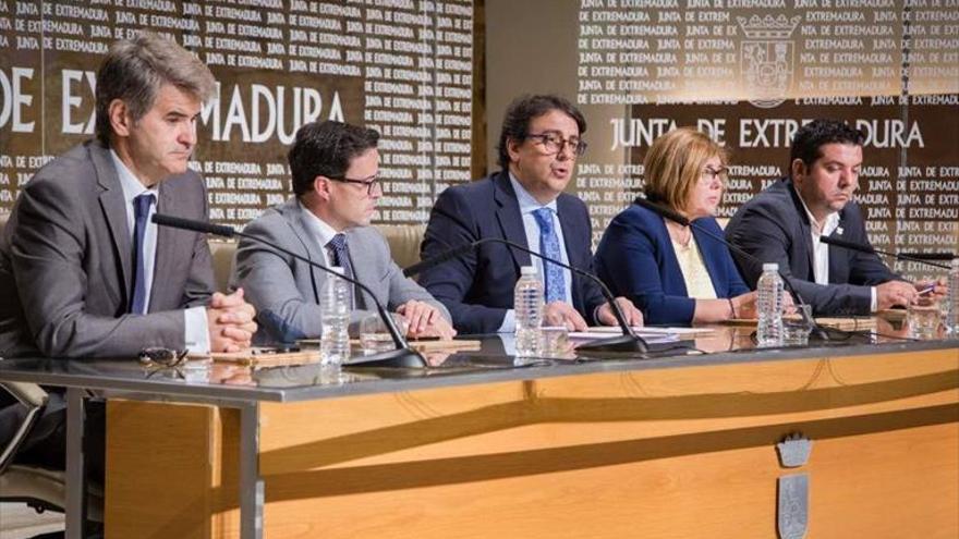 Cruz Roja Extremadura renovará sus ambulancias con 1,6 millones de las instituciones