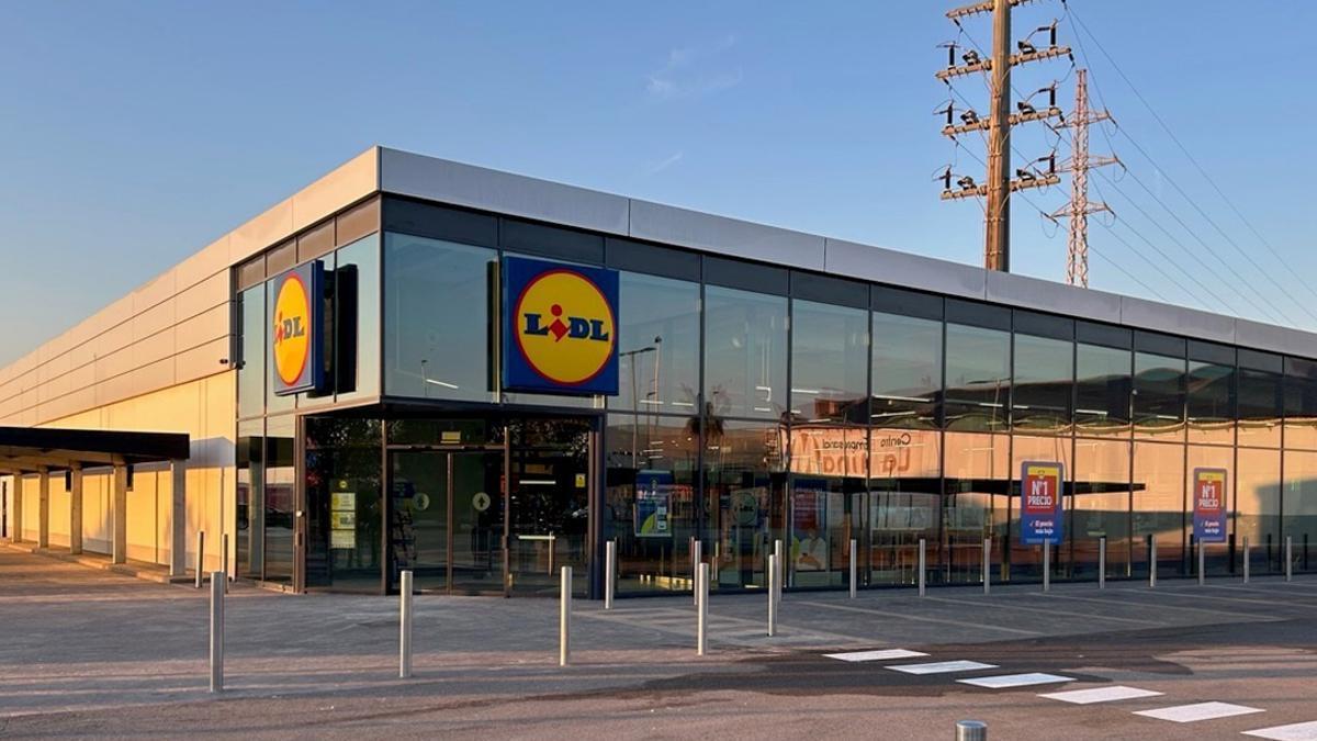 Novedad en Lidl con la bandeja vertical con la que lucir los platos navideños en la mesa: piden ir ya a por él antes de que se agote