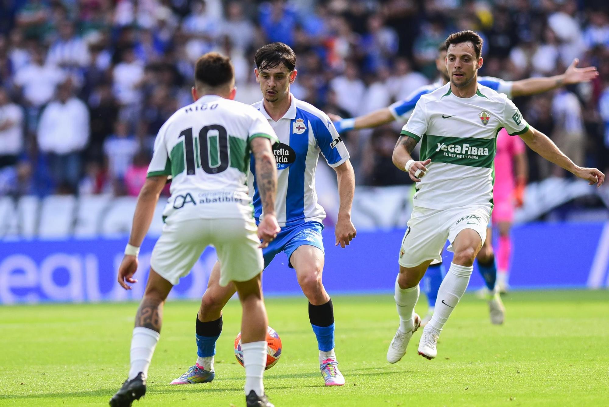 El Dépor cae goleado (0-4) por el Elche para cerrar la temporada 2025-25 en Riazor