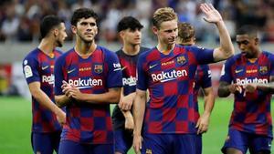 Aleñá y De Jong, en el amistoso veraniego del Barça en Saitama (Japón).