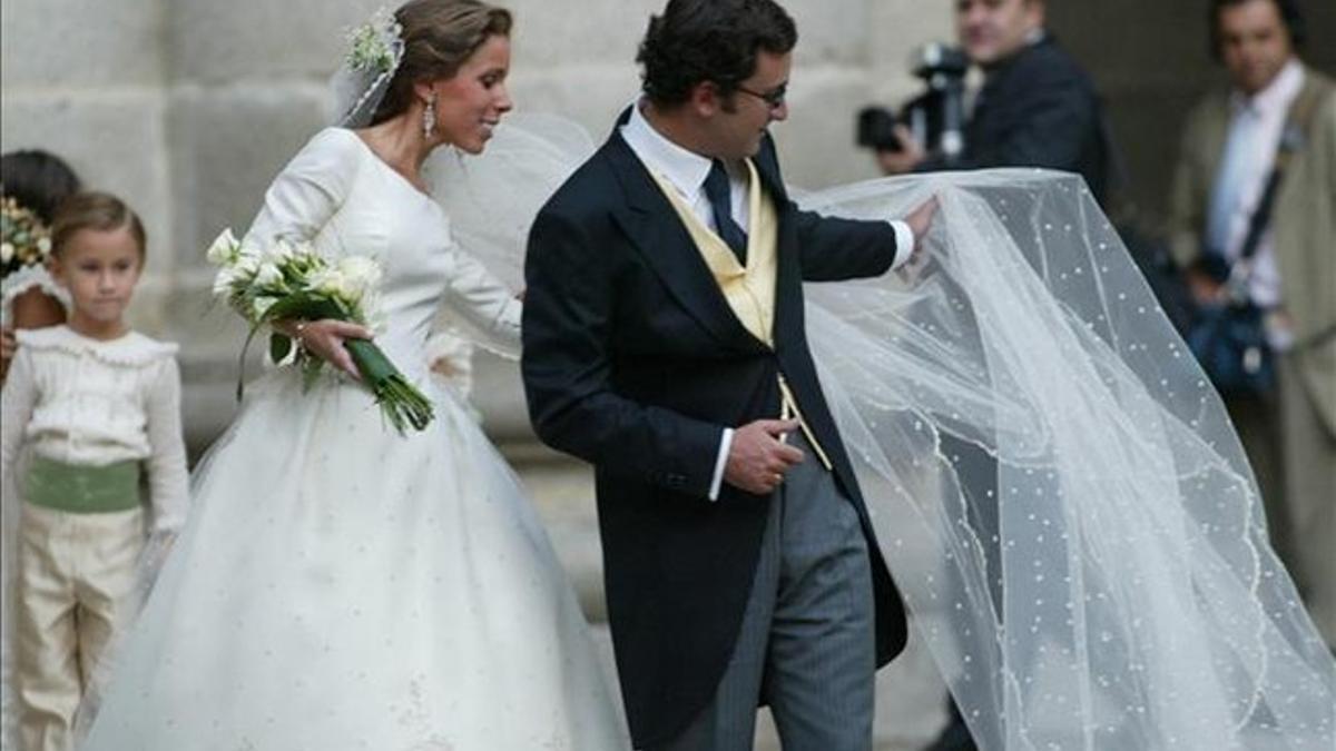 Ana Aznar y Alejandro Agag, el día de su boda, en septiembre del 2002, en San Lorezo del Escorial (Madrid). DAVID CASTRO