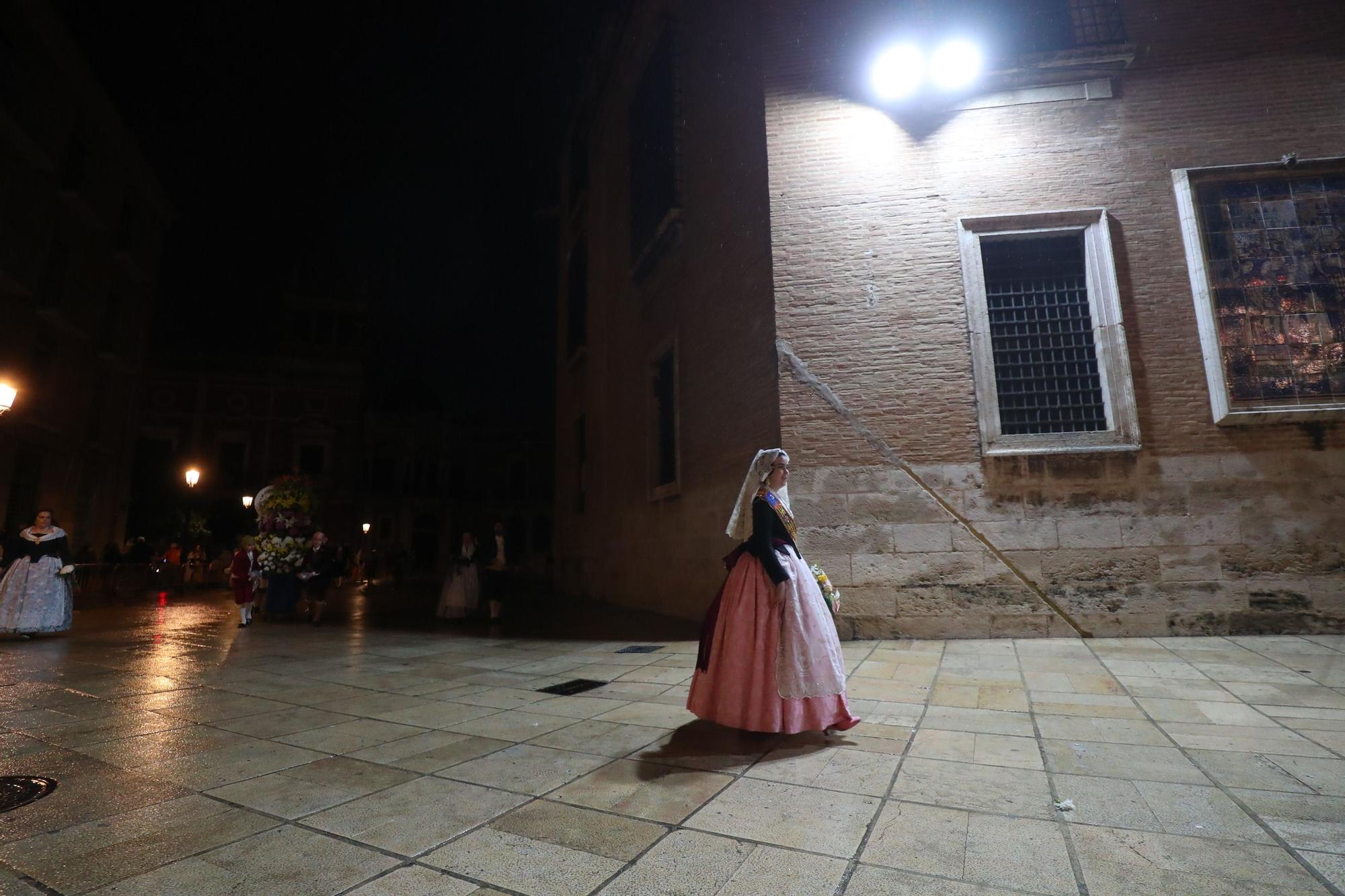 Búscate en el primer día de ofrenda por la calle de la Paz (entre las 21:00 a las 22:00 horas)