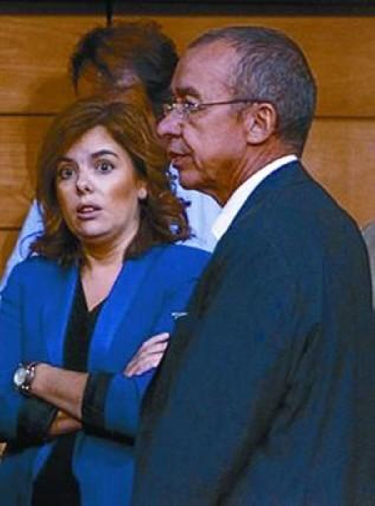 La viuda de Carrillo, Carmen Menéndez, rep el condol de Nicolás Redondo. La viuda de Carrillo, Carmen Menéndez, rep el condol de Nicolás Redondo.