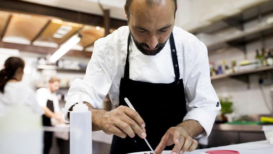 Benito Gómez, en las cocinas de Bardal.