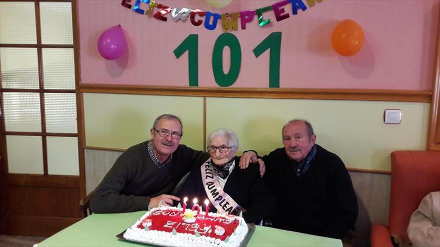 Aquilina Montes celebra su 101 cumpleaños