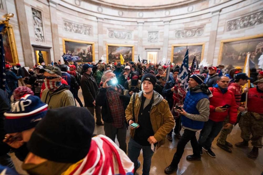 Una torba de seguidors de Trump assalta el Capitol