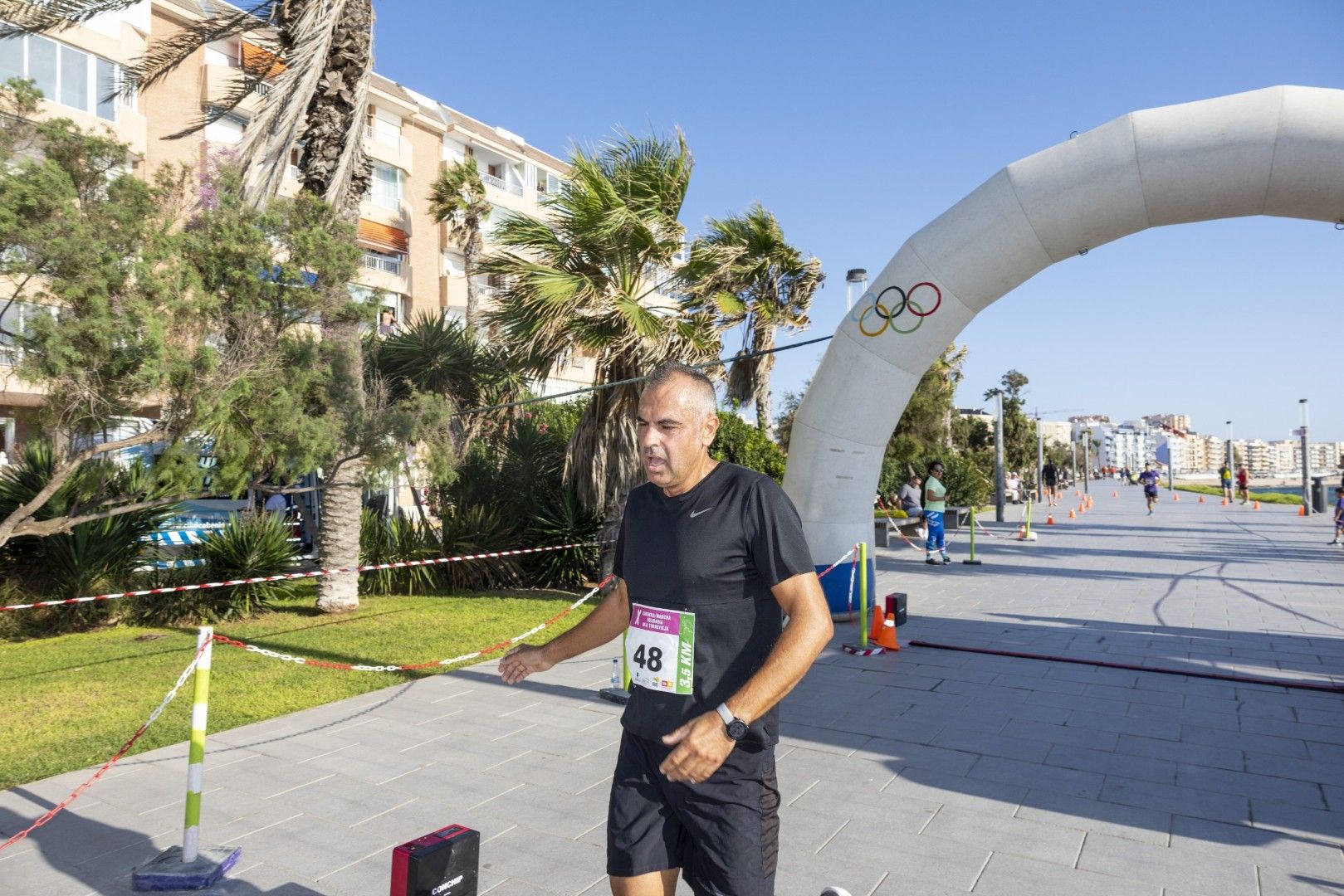 Así fue en imágenes una nueva edición de la carrera solidaria de AFA Torrevieja