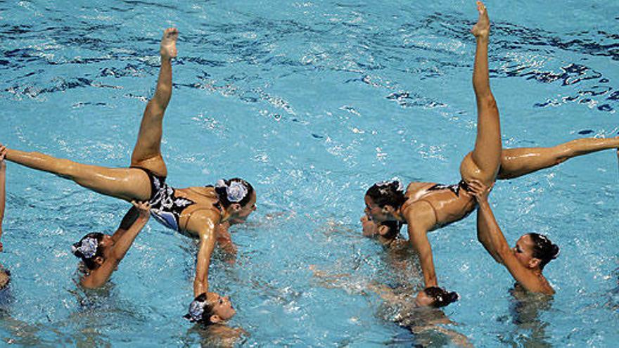 Las nadadoras españolas, durante el ejercicio.