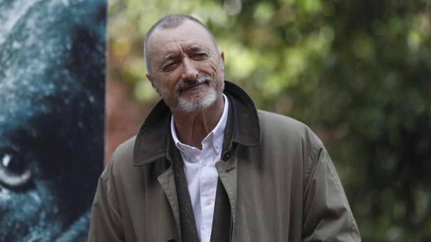 Pérez-Reverte presenta &#039;Los perros duros no bailan&#039;.