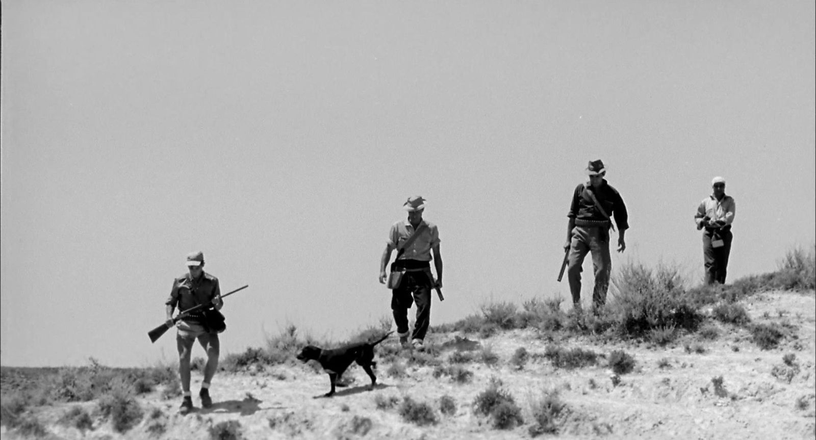 Fotograma de &quot;La caza&quot; (1966), de Carlos Saura.