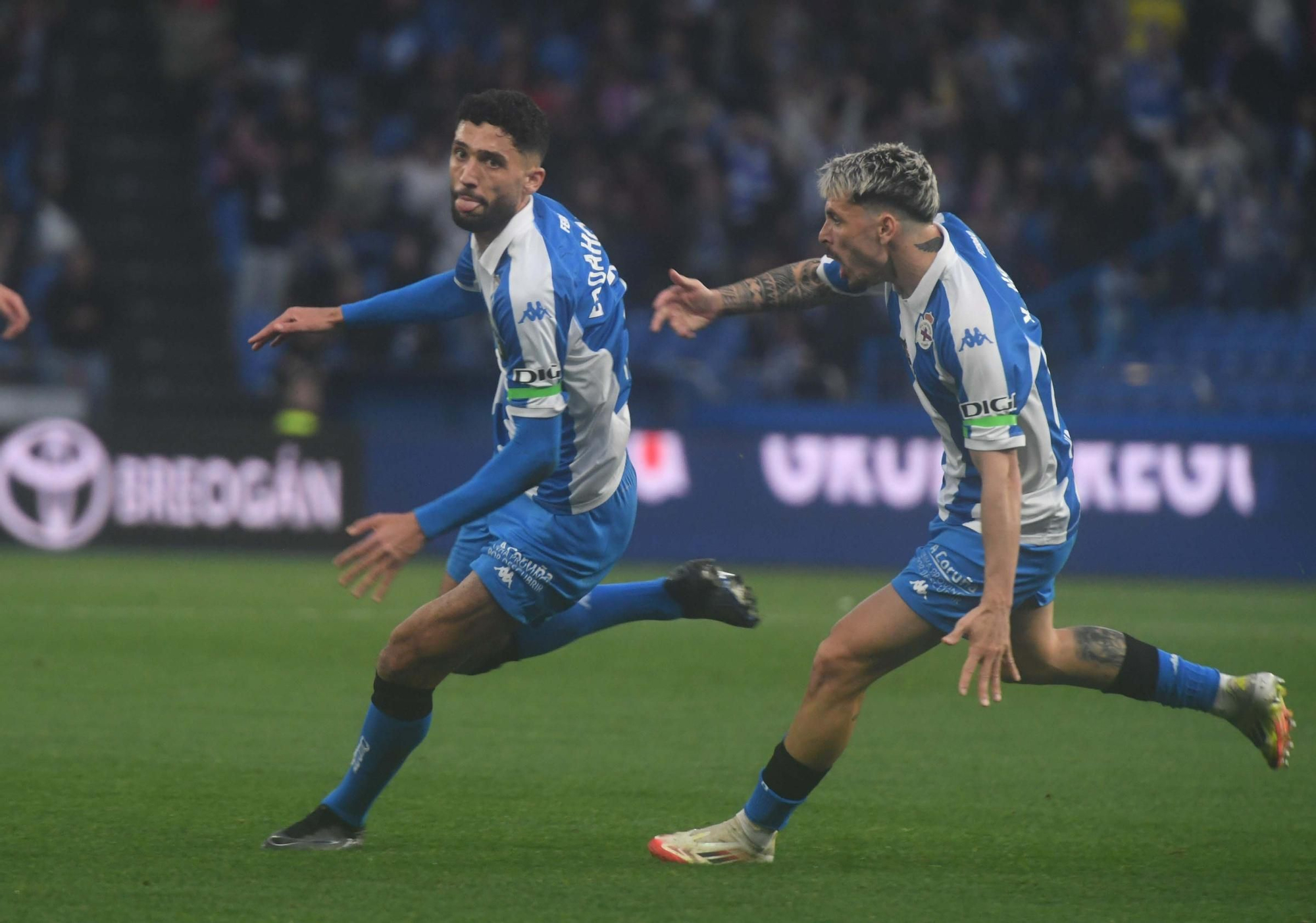 El Deportivo doblega al Almería en Riazor (3-1)