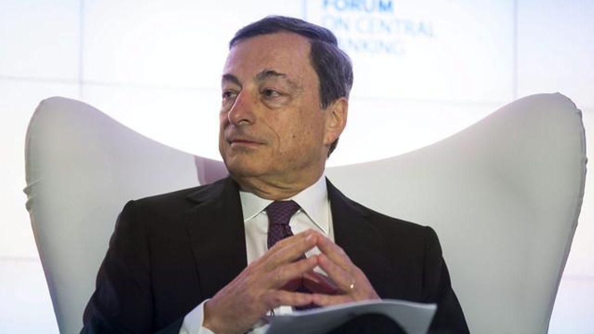 El presidente del BCE, Mario Draghi, tras una conferencia en Sindra (Portugal).