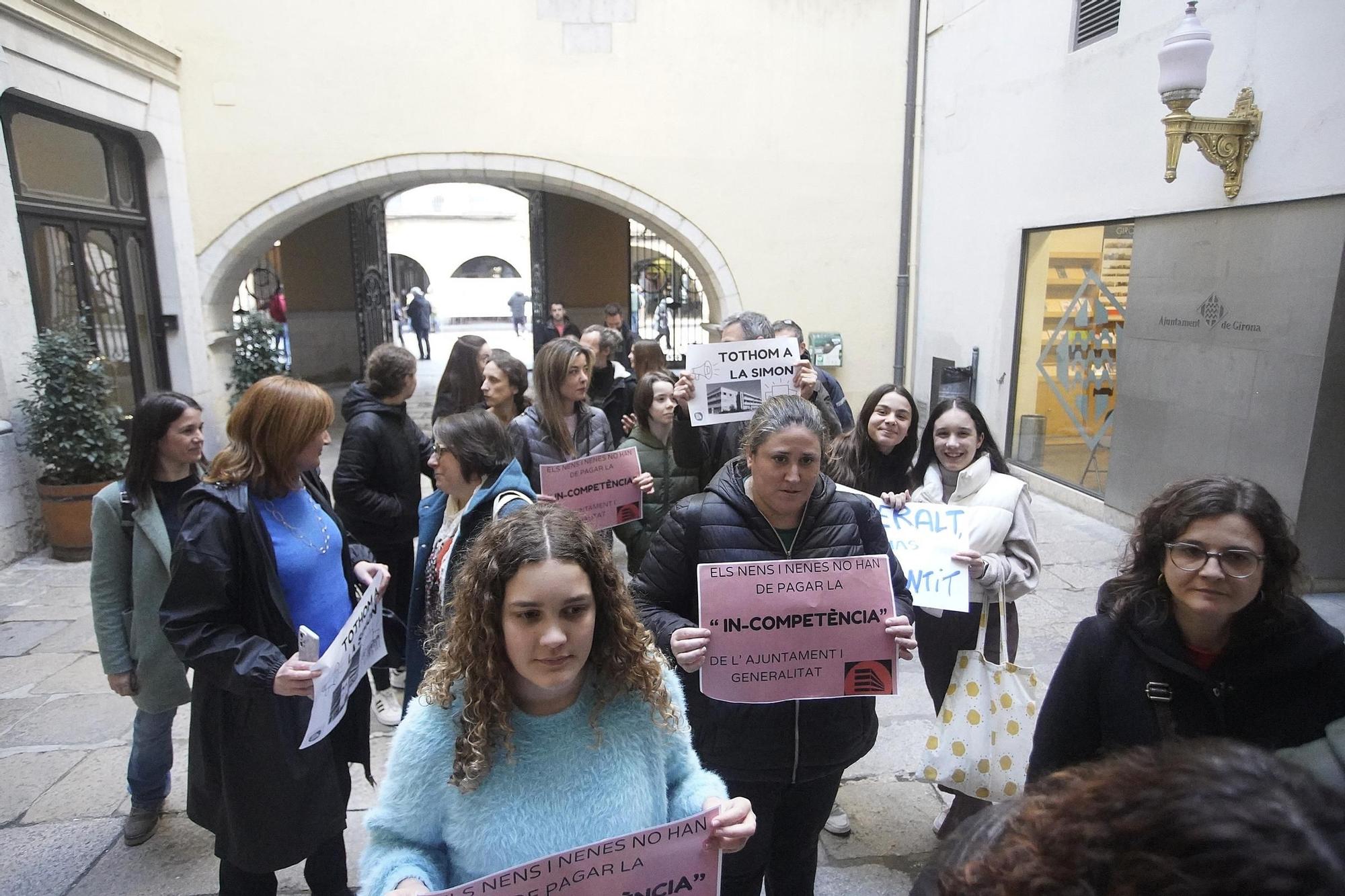 Nova tarda de protestes al ple de Girona