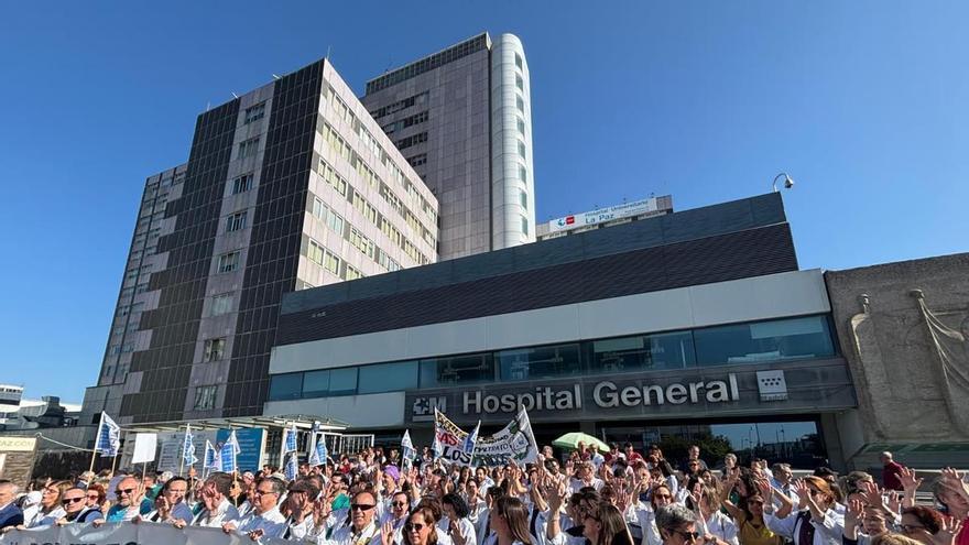 Los médicos exigen la mediación de Pedro Sánchez para acabar con la huelga: dicen que Mónica Garcia ya no es una 