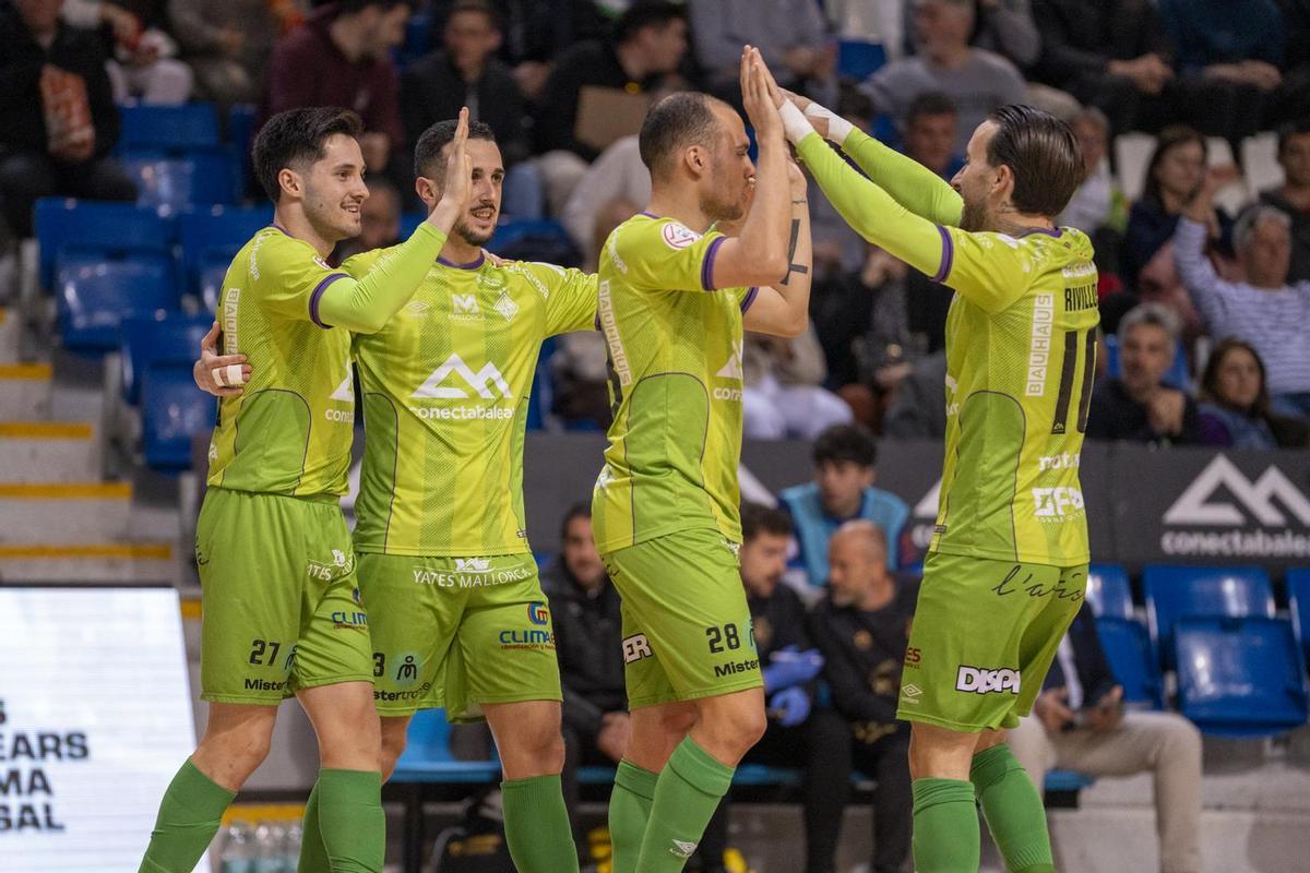 El Illes Balears Palma Futsal celebra un gol ante el Jaén Paraíso Interior.