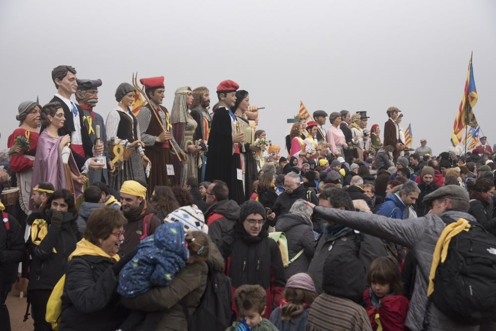 Lledoners s'omple de gegants i gegantons en una trobada inèdita