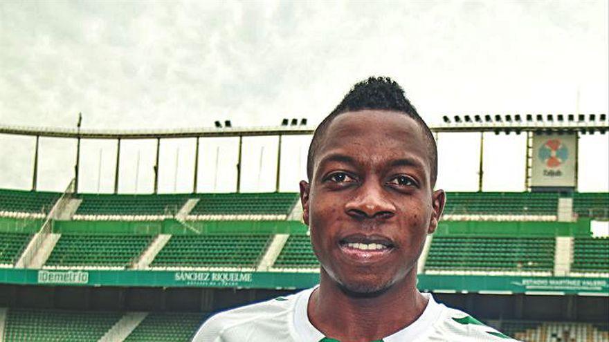 Helibelton Palacios, ayer, en su presentación como jugador del Elche.