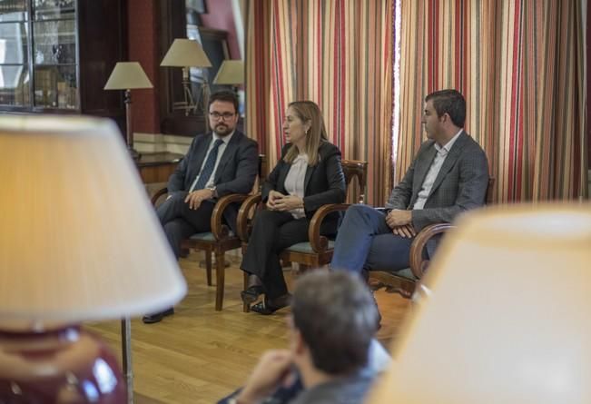 08/02/2017 POLÍTICA PARTIDO POPULAR   visita de la presidenta del congreso Ana Pastor junto al presidente  del pp de tenerife  Asier Antona y el alcalde de los realejos Manuel Domínguez González  celebrando la rueda de prensa en el casino de tenerife