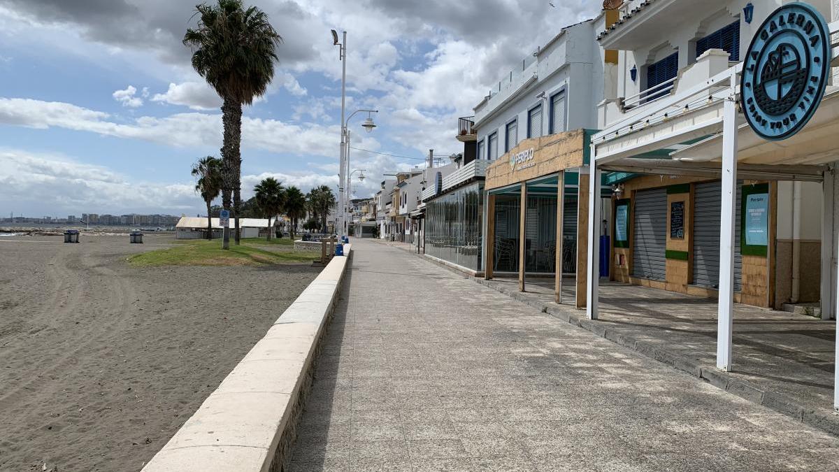 Imagen del Paseo Marítimo de Pedregalejo vacío.