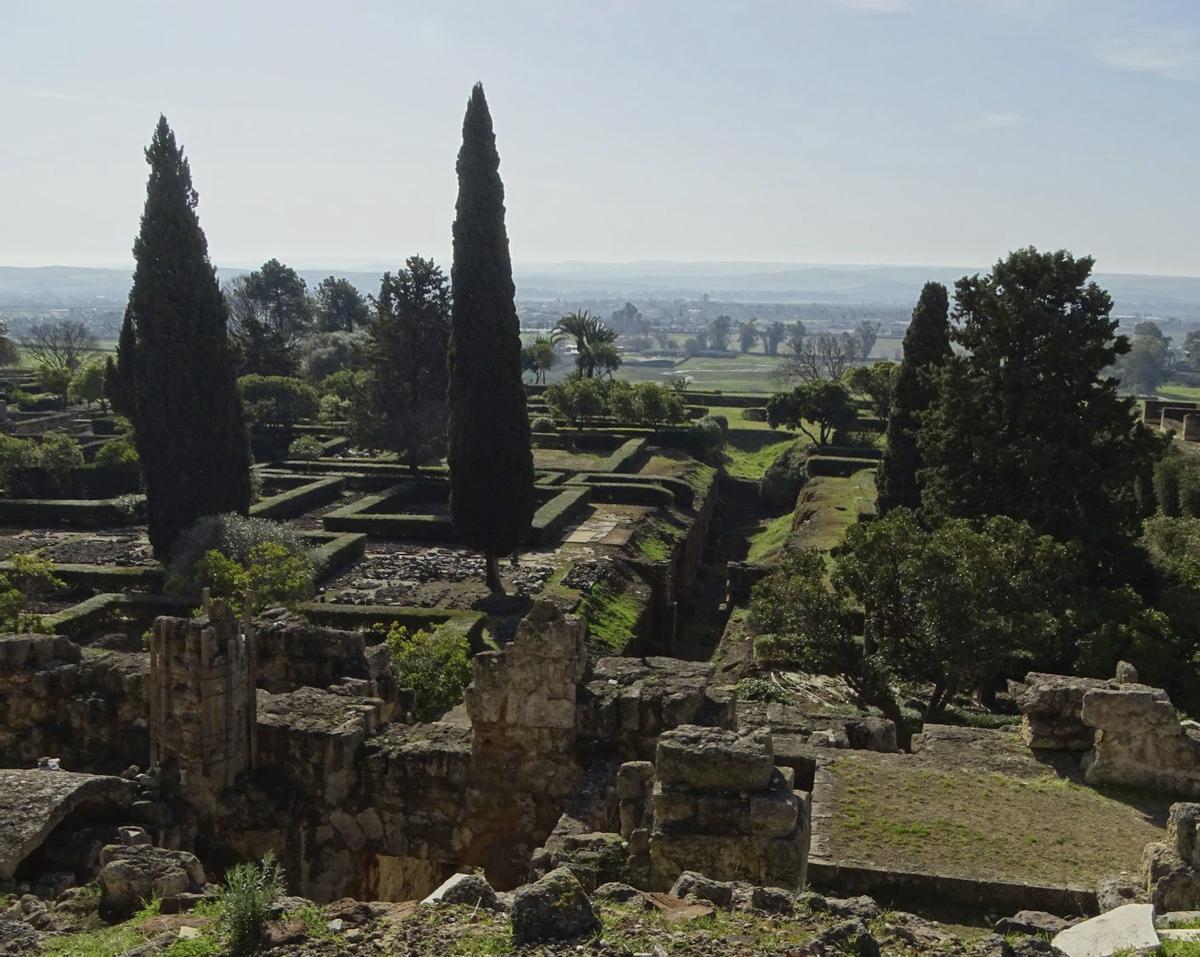 Vista de los jardines de la ciudad califal de Medina Azahara.