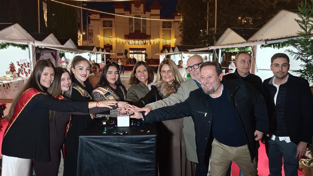 Las fotos del encendido del alumbrado navideño y la feria del comercial local en Almassora