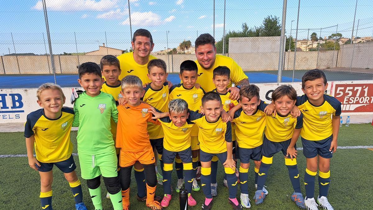 Conjunto del La Unión benjamín fútbol-7 en el Sa Llum.