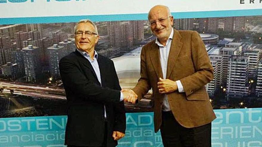 Joan Ribó, junto a Juan Roig.