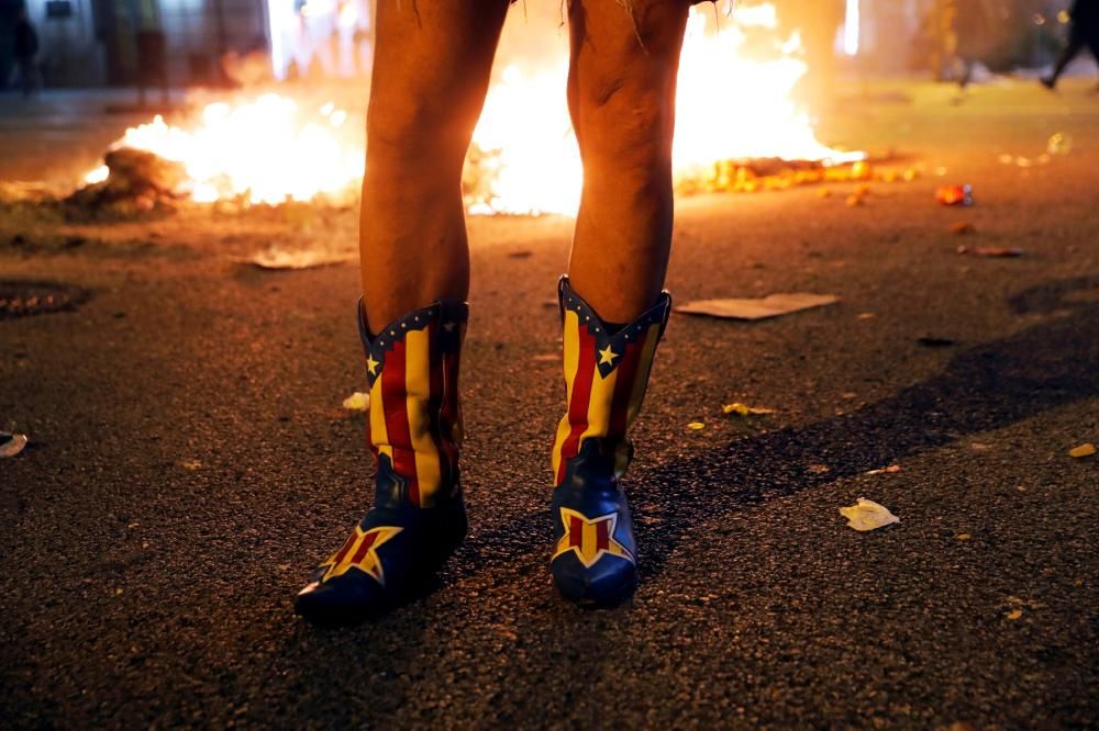 Aldarulls a Barcelona després de la manifestació contra la sentència