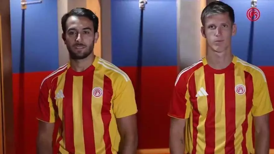 La Federació Catalana de Futbol presenta la nueva camiseta de Catalunya con este vídeo.