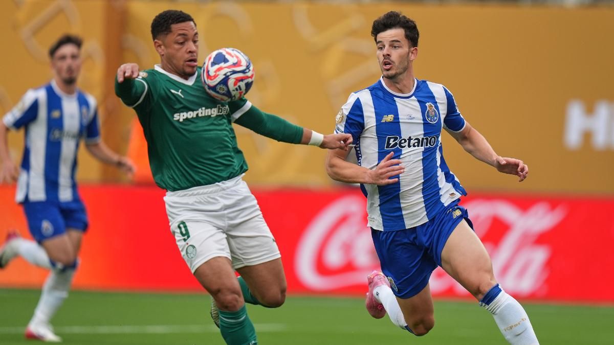 Vitor Roque, durnate el partido contra el Porto