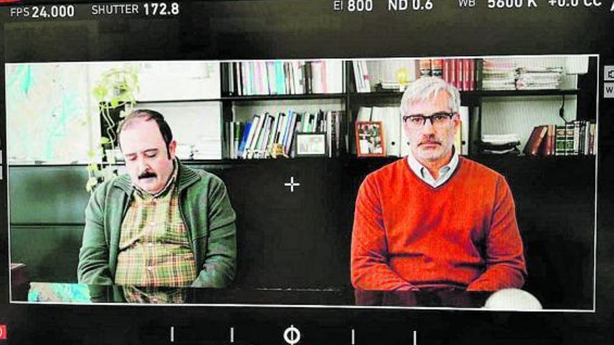 Carlos Areces y Adrià Collado en el rodaje de una escena. | DAVID MARQUÉS