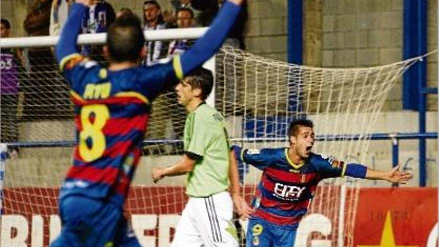 Sergio León celebra el 3-1 definitiu de diumenge al Nou Estadi Palamós-Costa Brava.