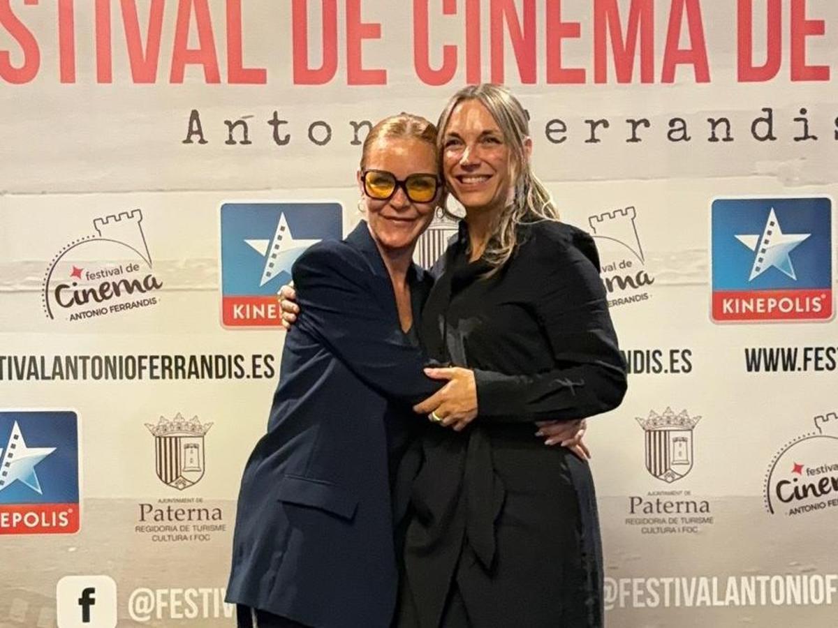María Esteve y la directora Samantha López Speranza en los cines Kinépolis el martes-