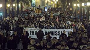 El cierre de Canal 9 saca a miles de valencianos a la calle