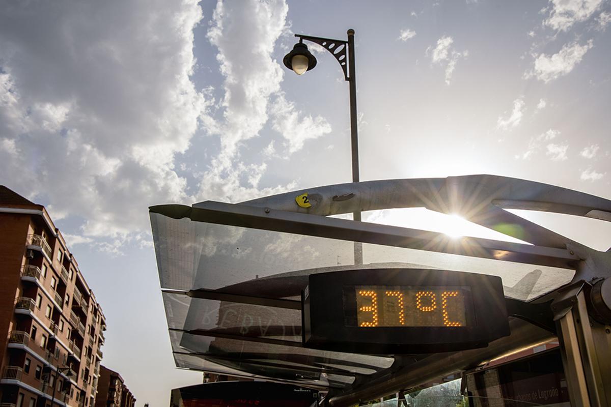España enfrenta la tercera ola de calor del verano con 14 regiones en alerta