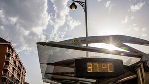 España enfrenta la tercera ola de calor del verano con 14 regiones en alerta