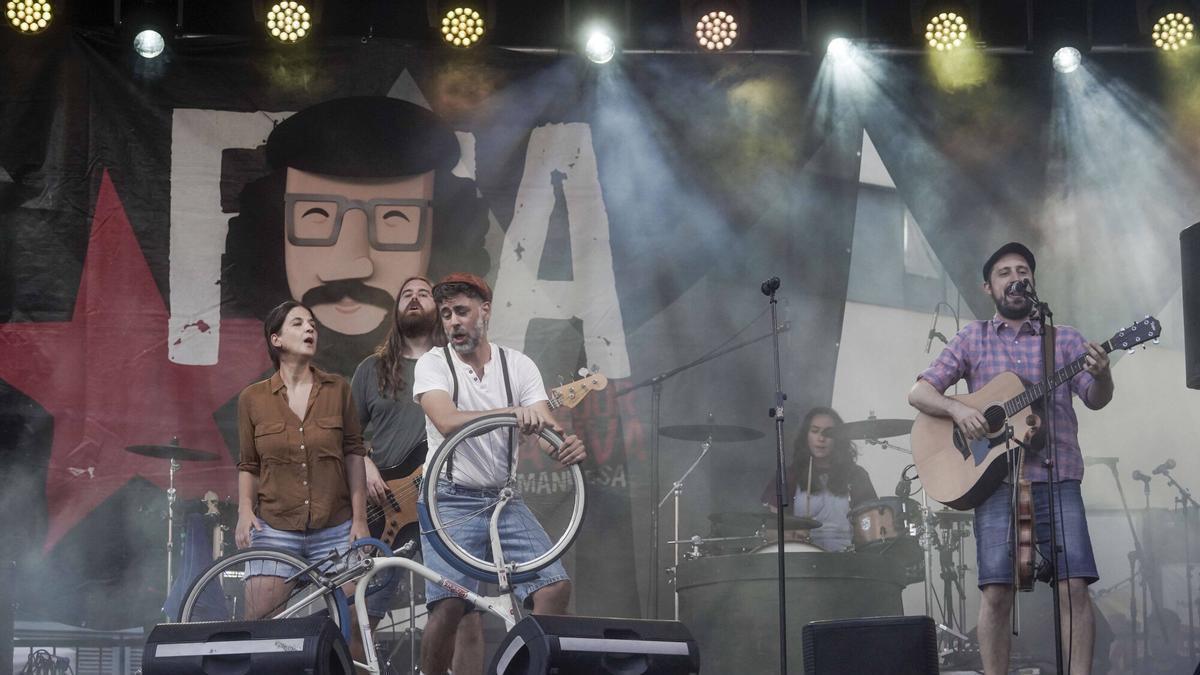 Festa Major Alternativa de Manresa a la plaça del Mercat de Puigmercadal
