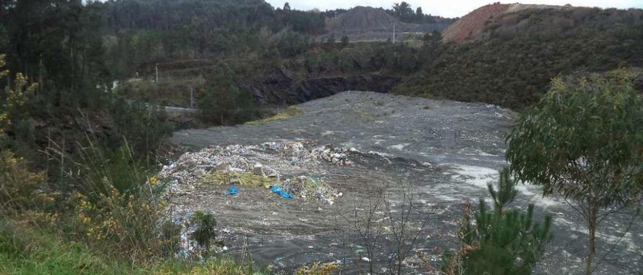 Bolsas de plástico y otros residuos reciclables en el vertedero de Campomarzo.