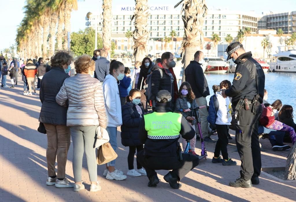 Gran expectación en Alicante para ver a los Reyes Magos