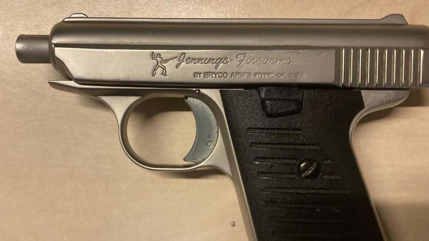 Redueixen i detenen un home que exhibia una pistola al carrer a Empuriabrava