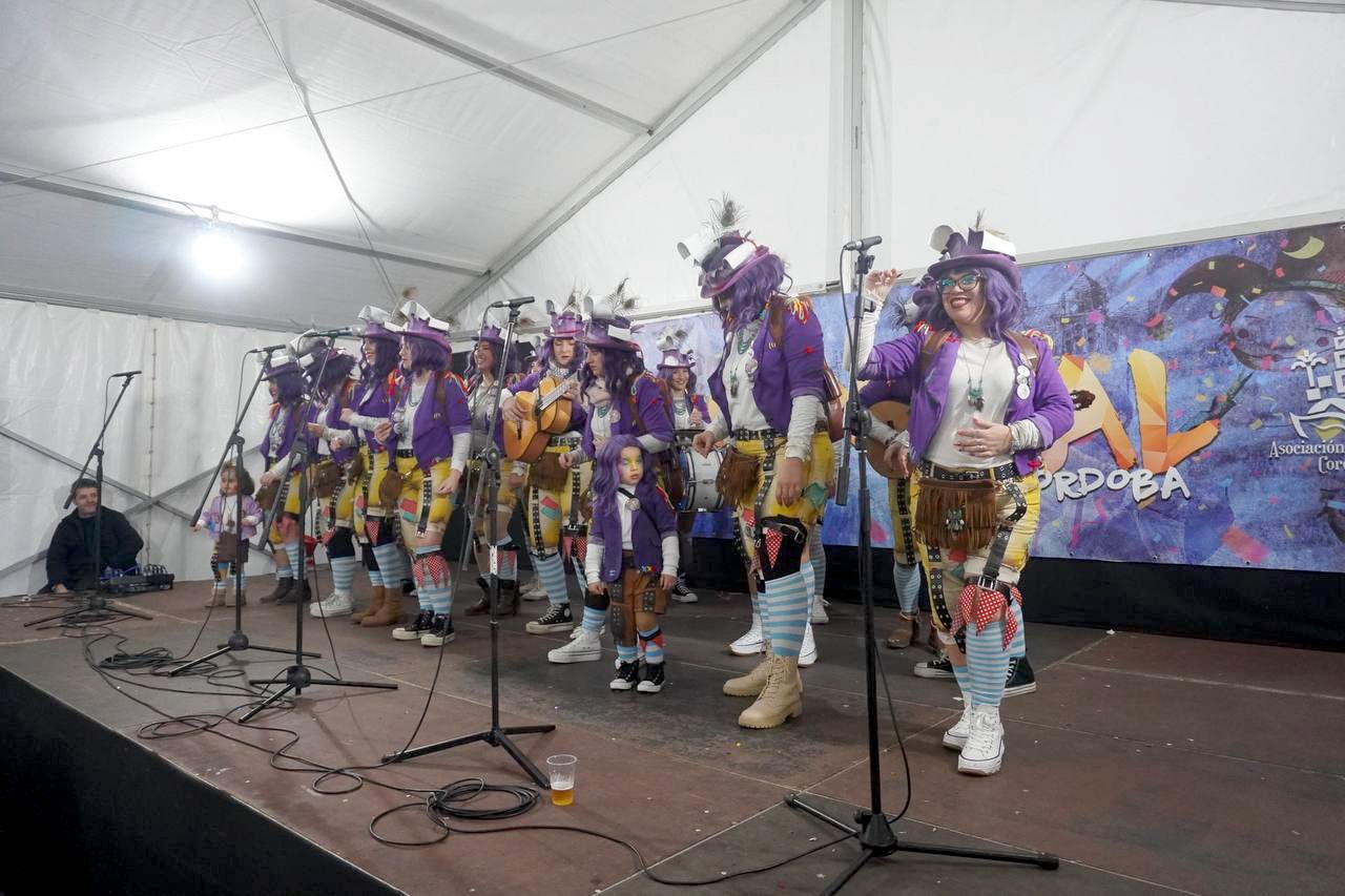 El Carnaval de Córdoba disfruta de una noche especial en la Corredera