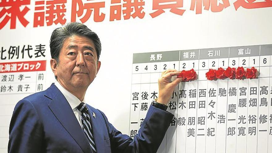 Abe consigue otra aplastante victoria electoral en Japón