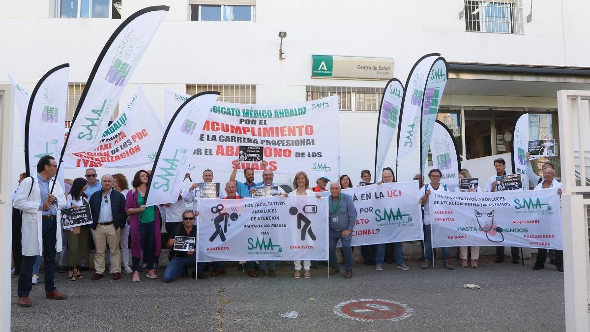 Protesta de los médicos de atención primaria en Córdoba en el primer día de los paros.