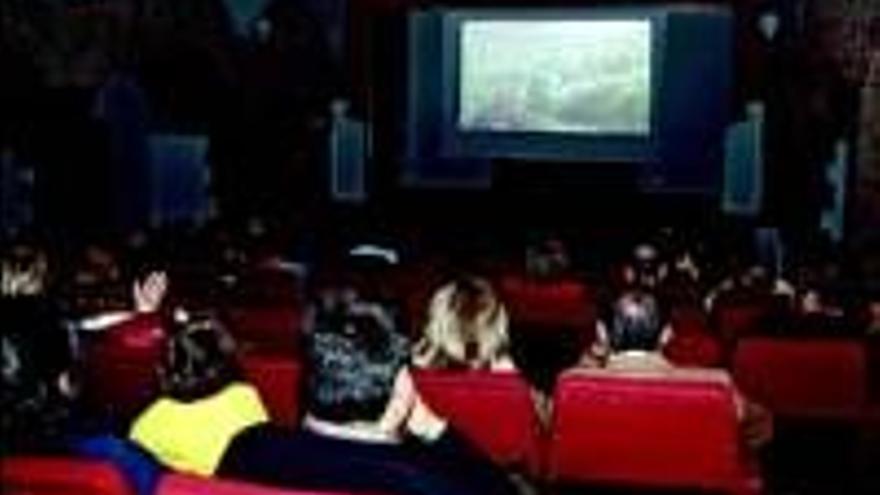 EL AULA DE CINE DE PLASENCIA ACOGE LA PROYECCION DE LA CINTA ´FAMILIA RODANTE´