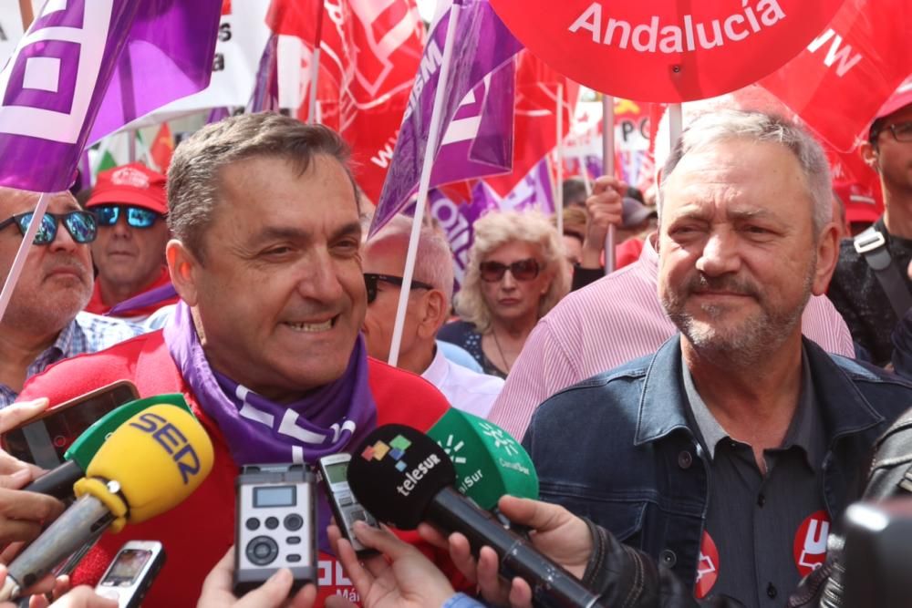 Miles de personas participan en la marcha convocada por los sindicatos para este martes, Día Internacional del Trabajo