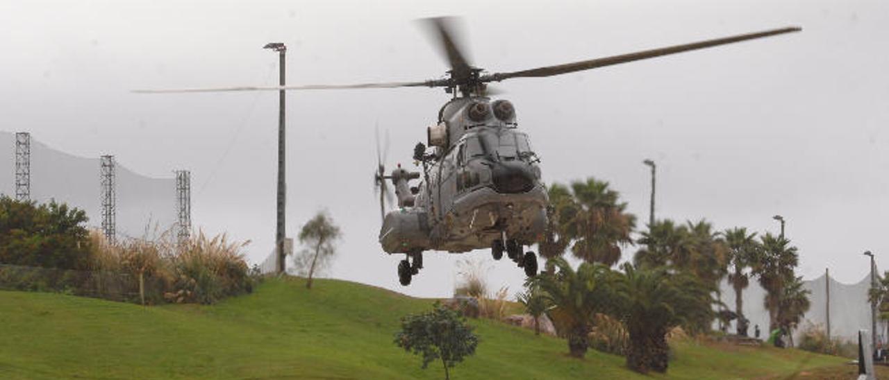 Helicóptero del SAR en el Doctor Negrín, a finales de 2014.